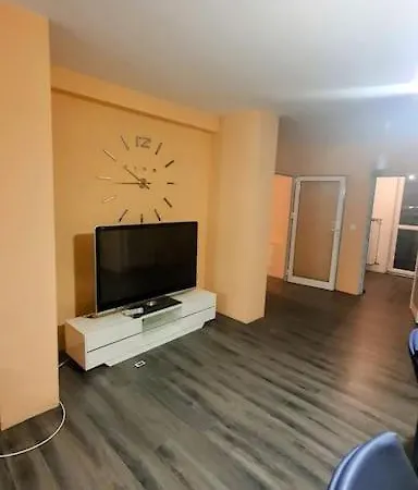 Appartement елегантен градски с обширна тераса