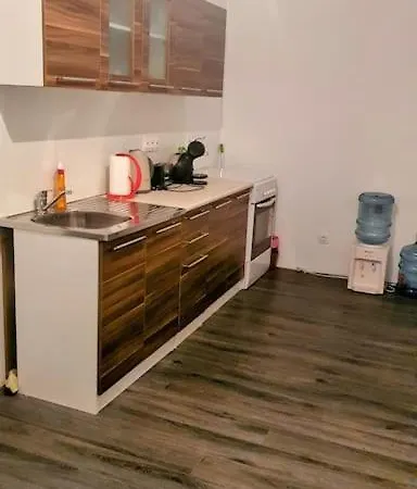 елегантен градски с обширна тераса