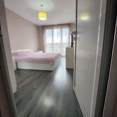 елегантен градски с обширна тераса