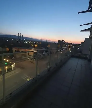 елегантен градски с обширна тераса *