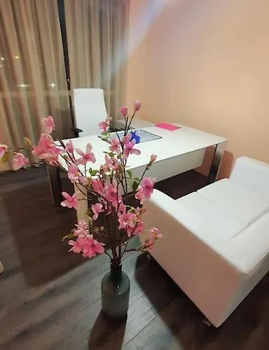 Apartament елегантен градски с обширна тераса *