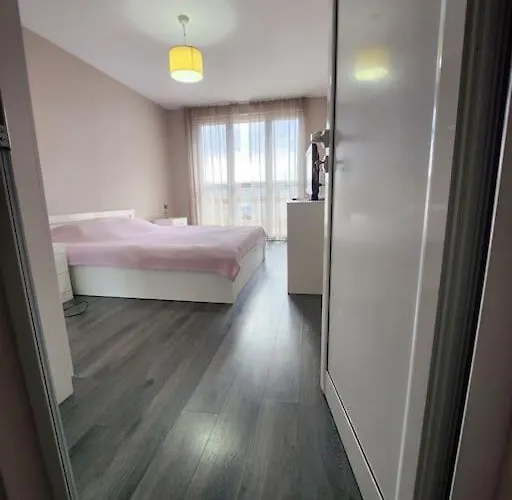 елегантен градски с обширна тераса