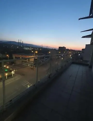 елегантен градски с обширна тераса *