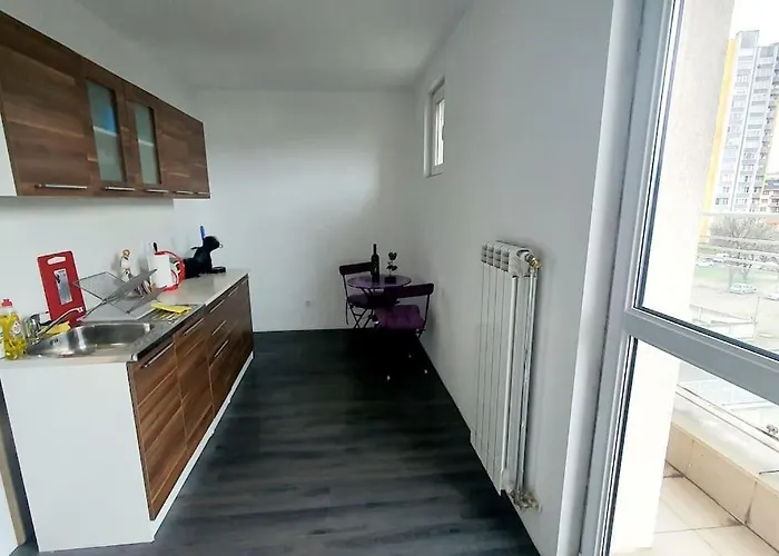 елегантен градски с обширна тераса